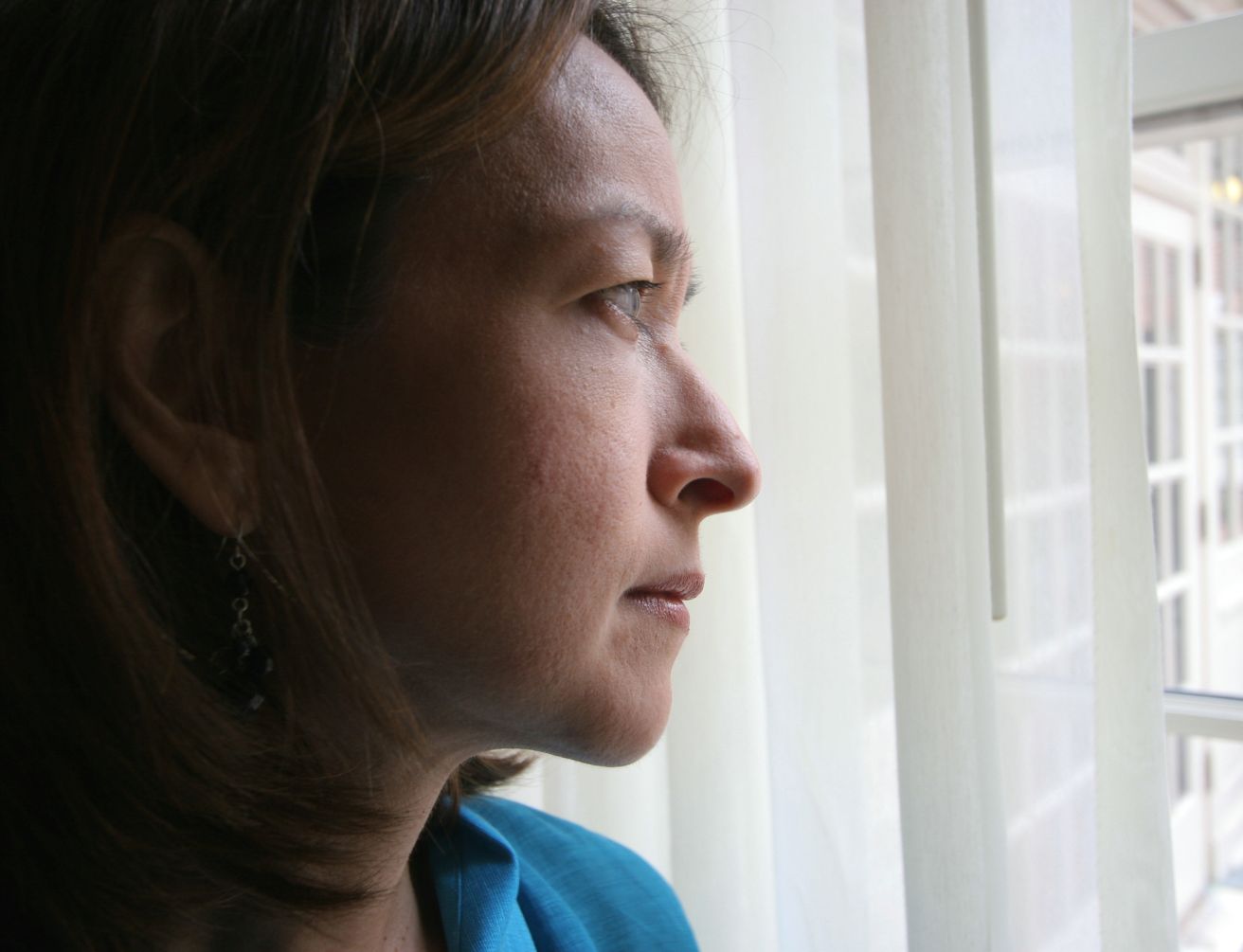 personne dans son intérieur fatigue inconfort maison géobiologie